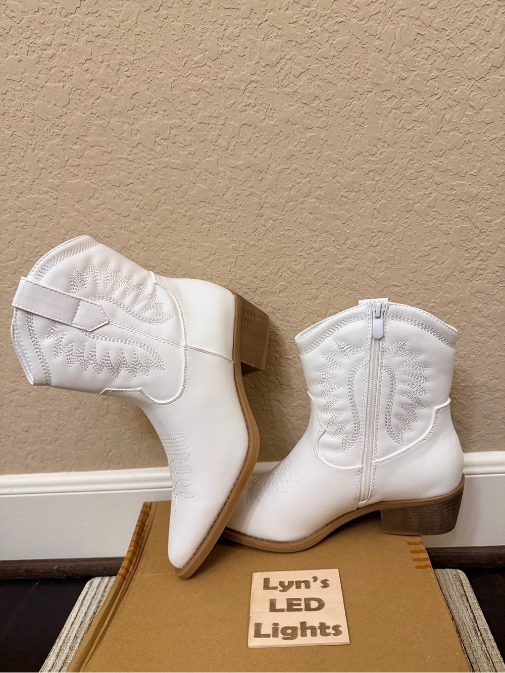 White Western Ankle Boots - Women's Fashion Cowboy Boots Size 7.5 - Picture 9 of 9